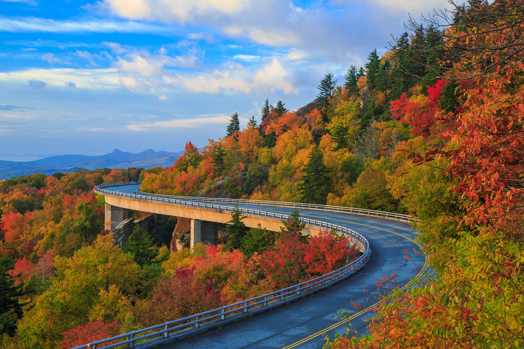 Linn Cove Viaduct on the Blue Ridge parkway in the fall season: Fall colors near Chimney Rock.
