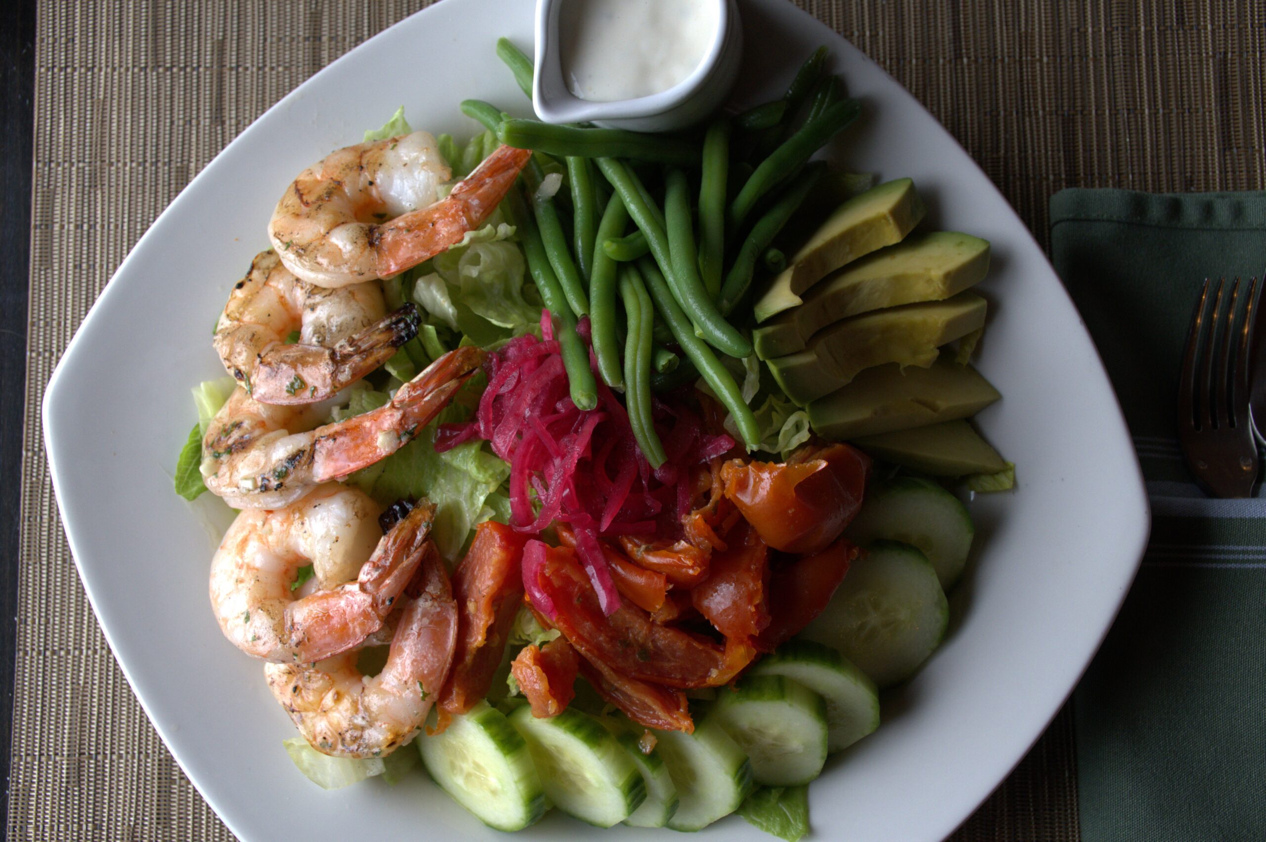 plate of shrimp and vegetables