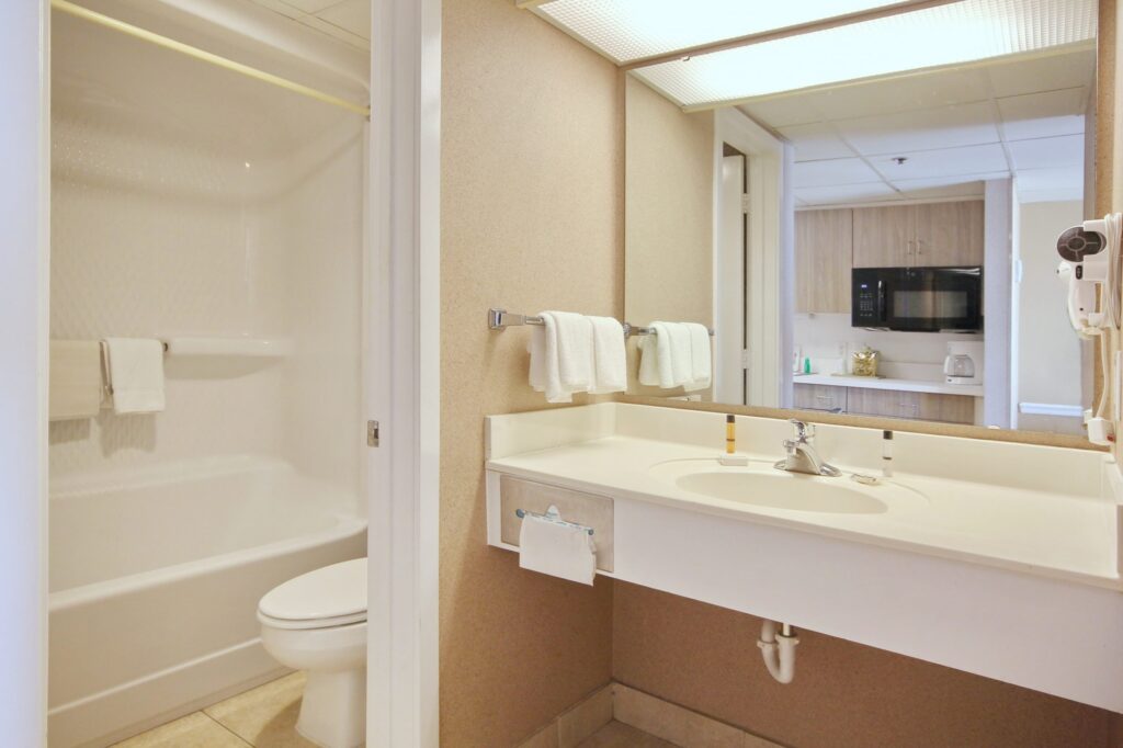 Oceanfront single suite bathroom
