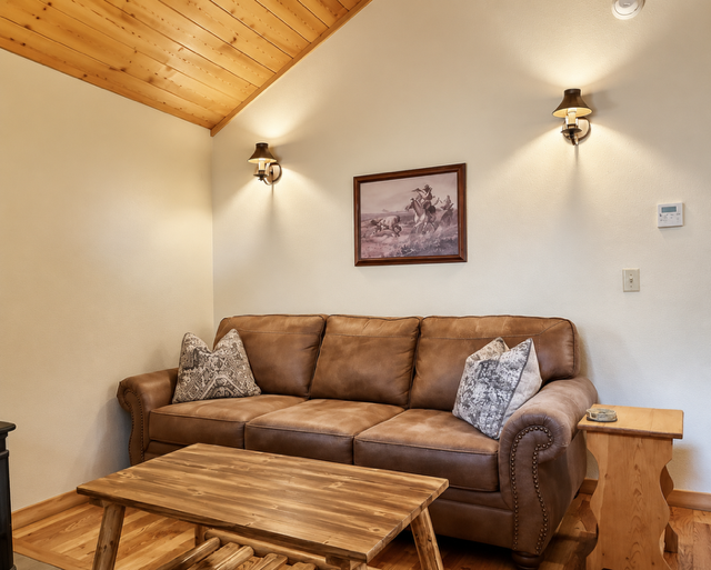 Deluxe One-Bedroom Cozy Cabin