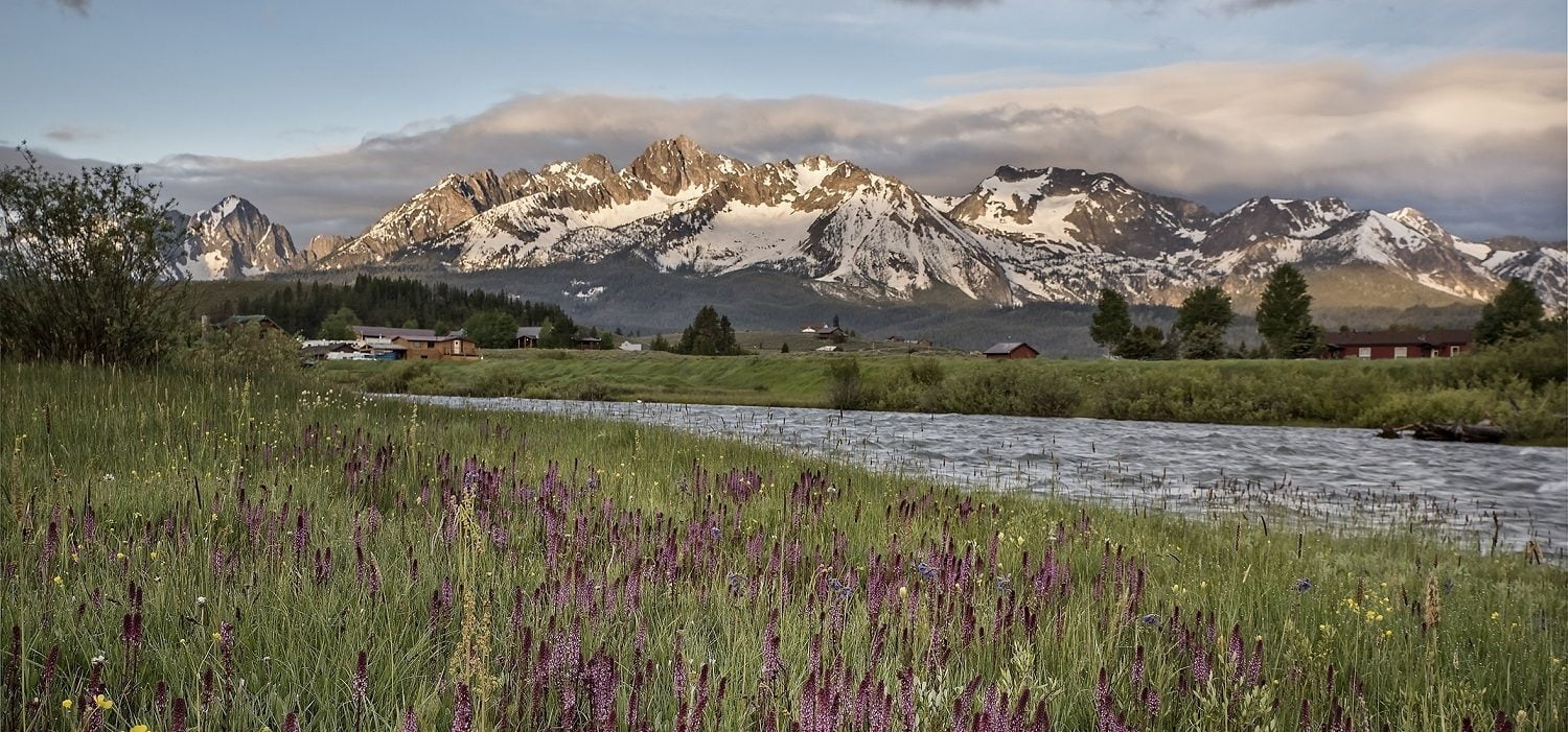 About Redfish Riverside Inn Stanley, ID