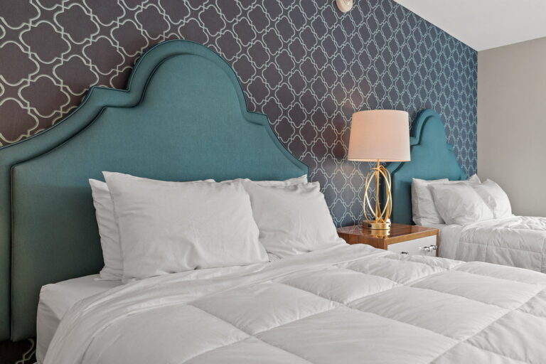 Book our Luxe Coho Double Queen Room Best Hotel Rooms in Auburn