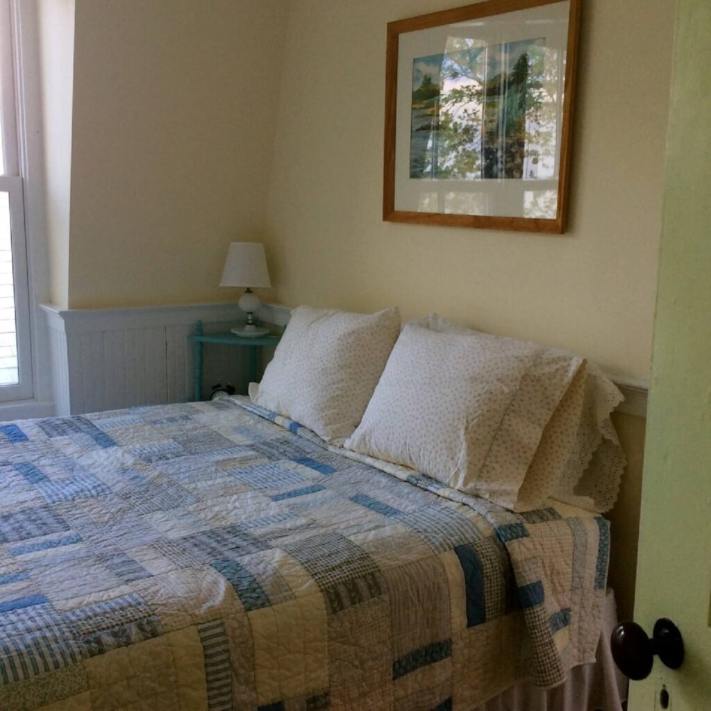 Daisy Room - Bed