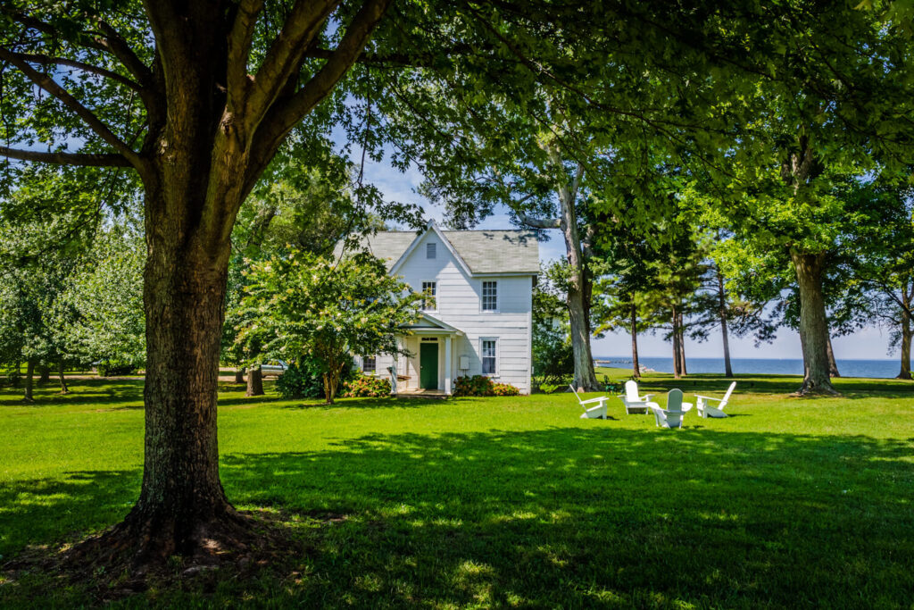 Exterior view of the Farmhouse at Wades Point Inn on the Bay.