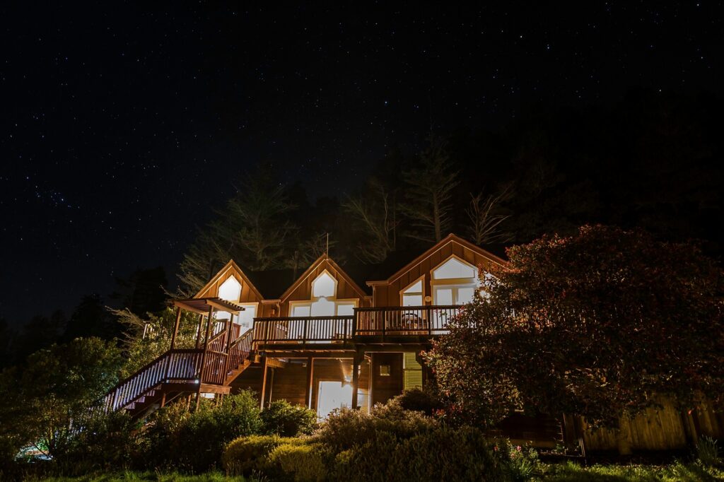Lodge under the night sky