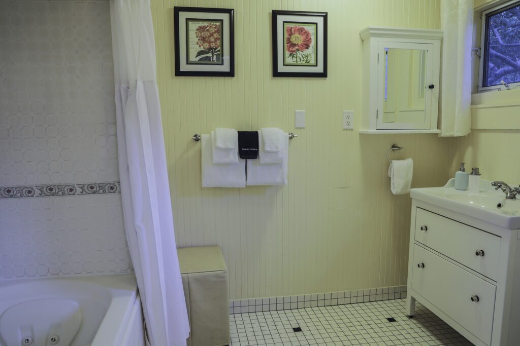 rose cottage bathroom