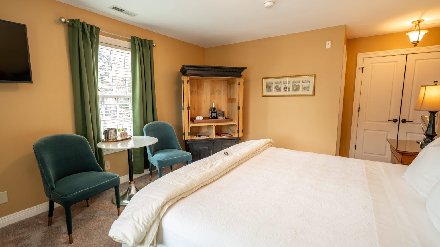 Room Eight at Brick Street Inn Zionsville Bed & Breakfast