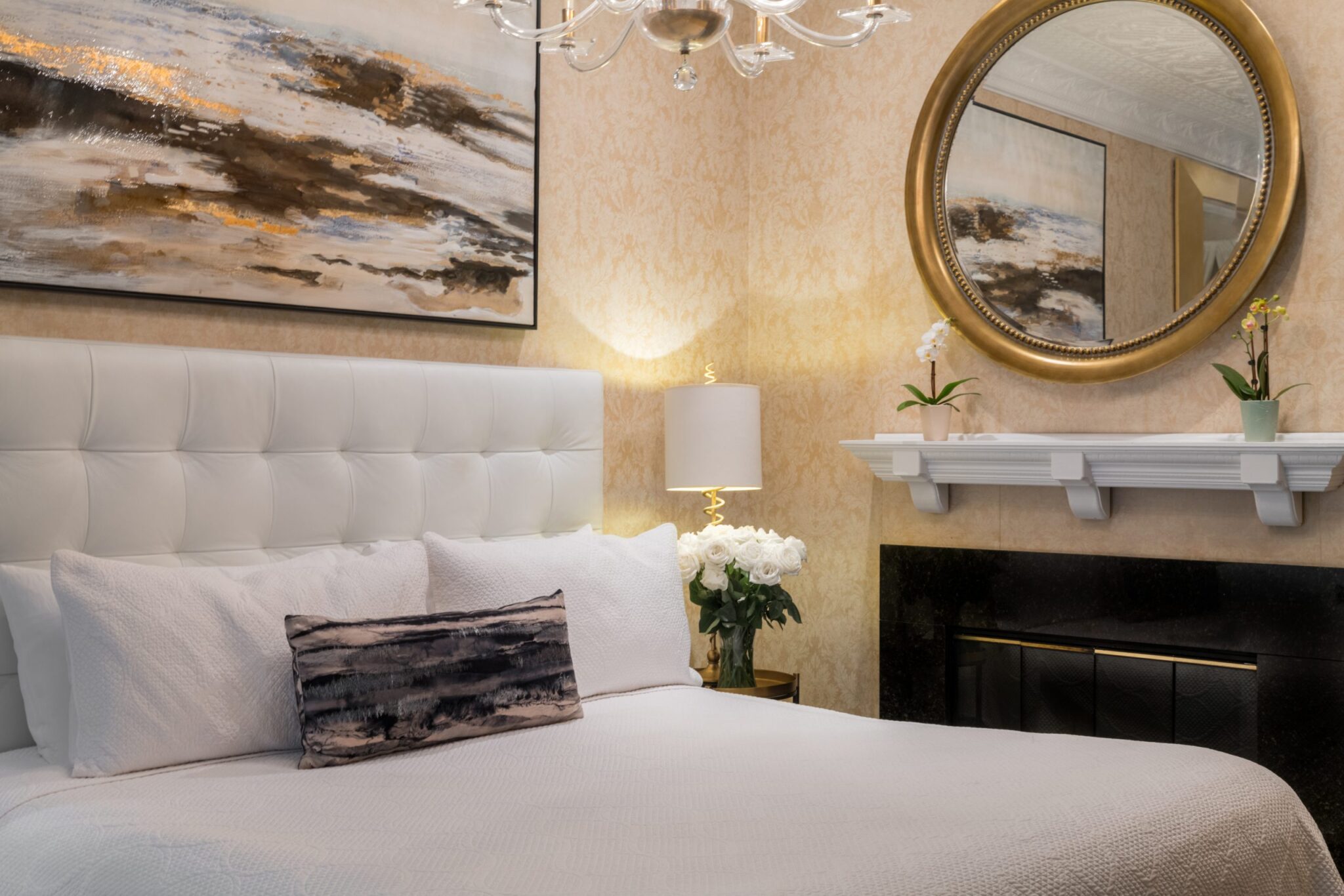 Luxury Parlor King - Chateau Inn