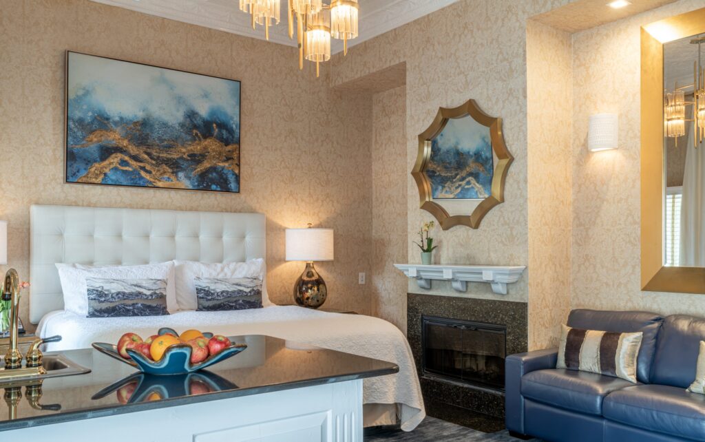 Luxury Parlor King Chateau Inn