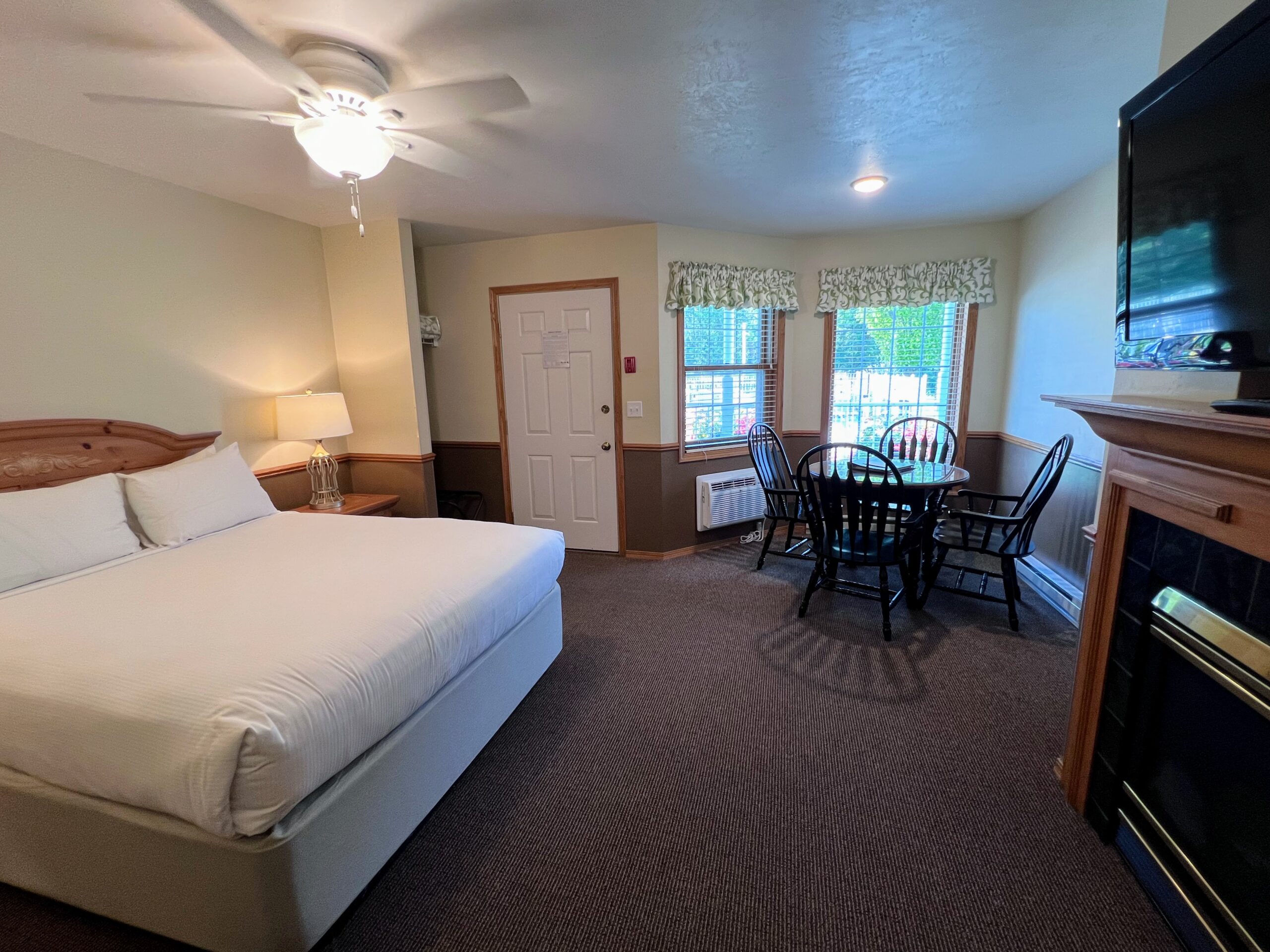 King & Queen Suite with Rain Shower (1st Floor Only)