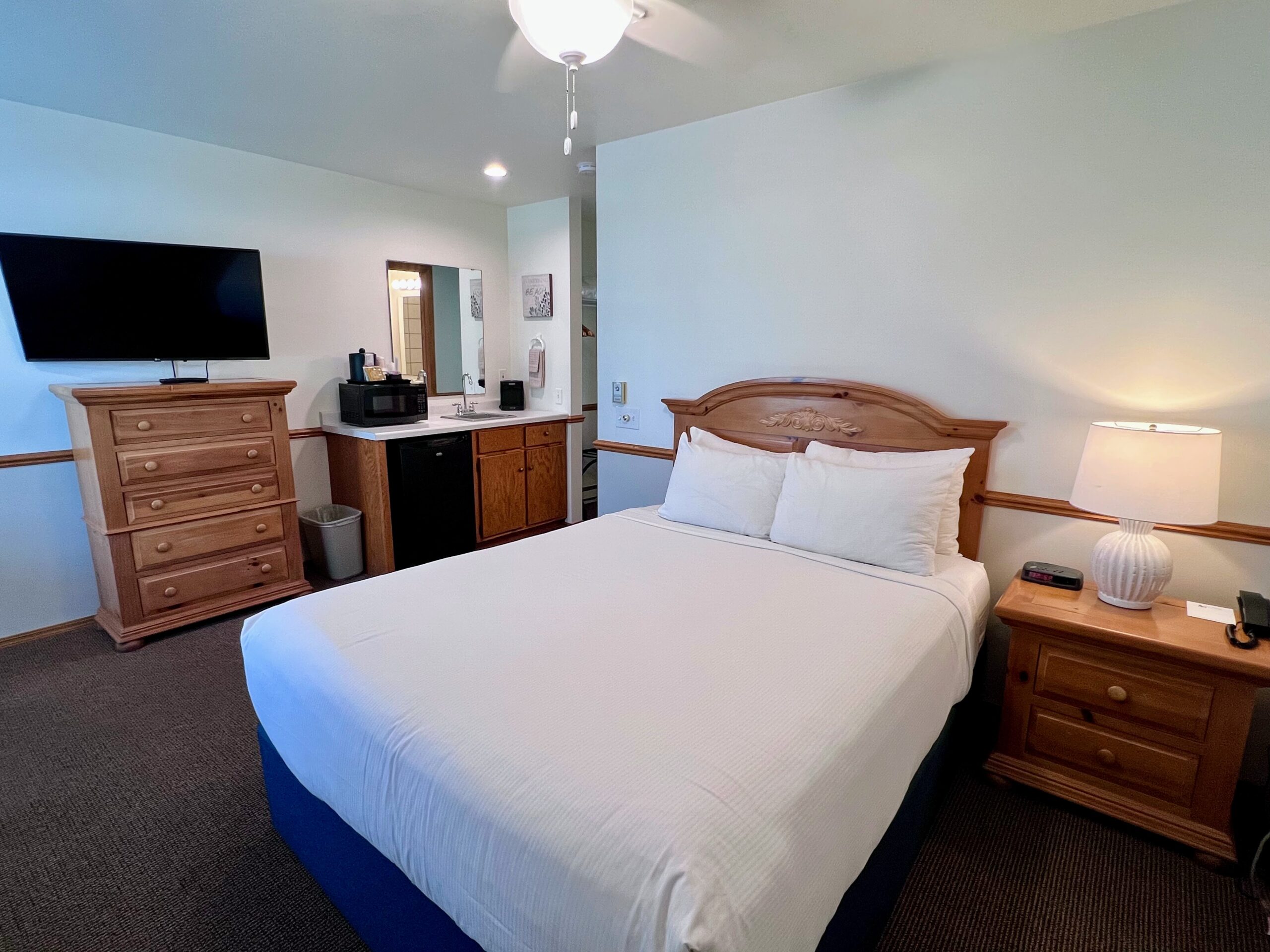 Queen, Garden View (1st or 2nd Floor)