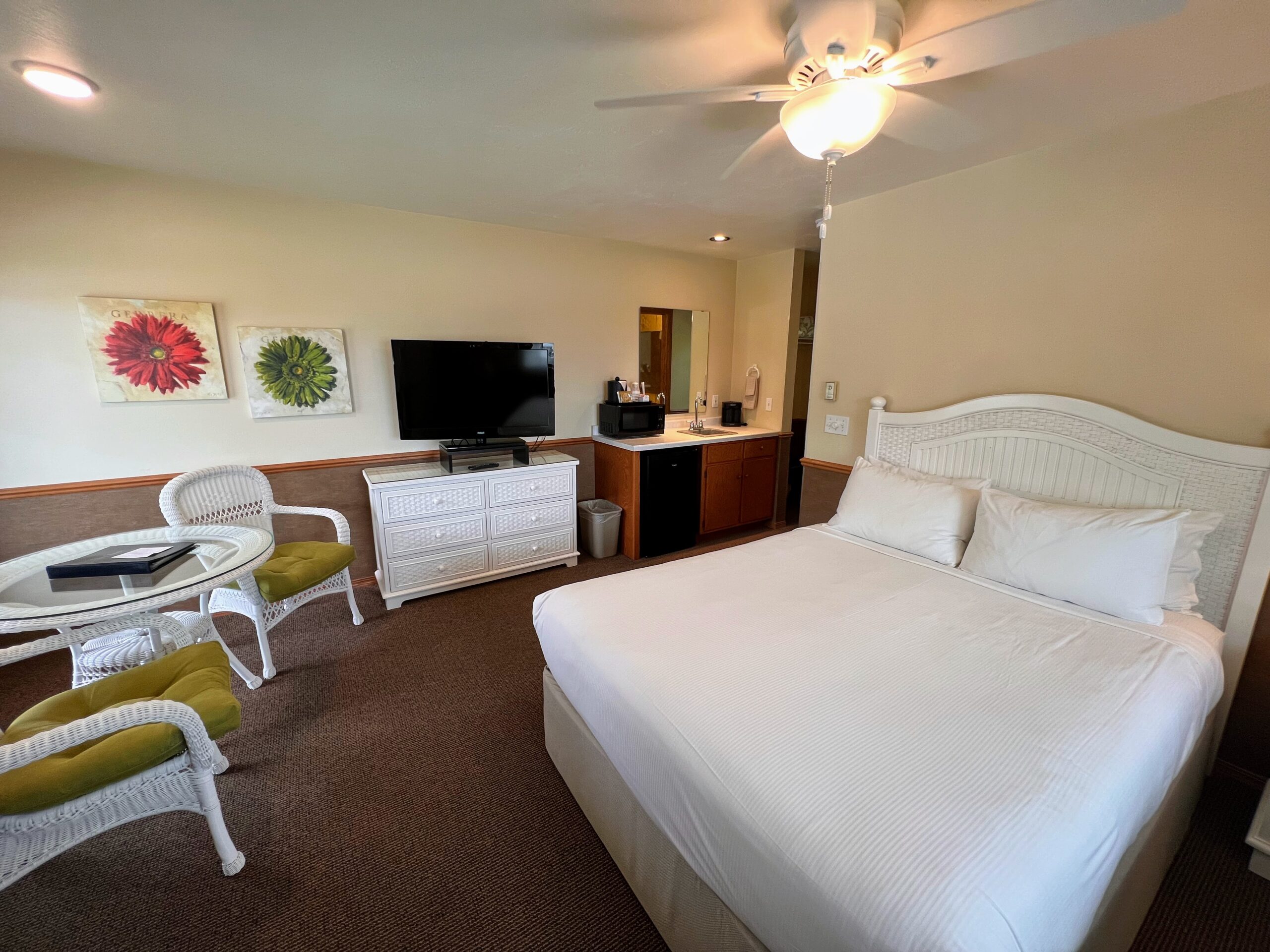 Queen, Harbor View with Rain Shower & Outdoor Table (2nd Floor Only) | Room #212