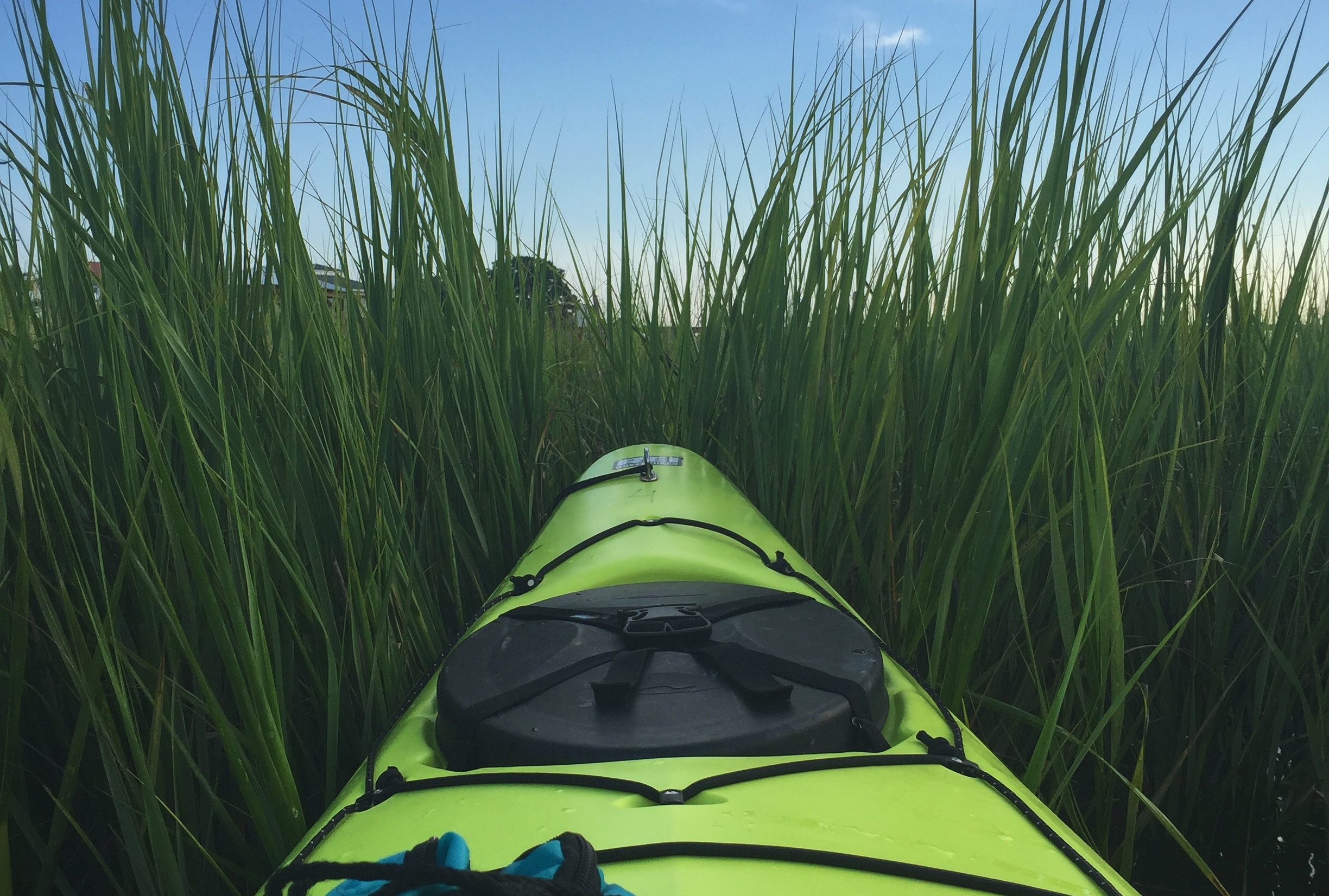 kayak going through the marsh on kiawah island