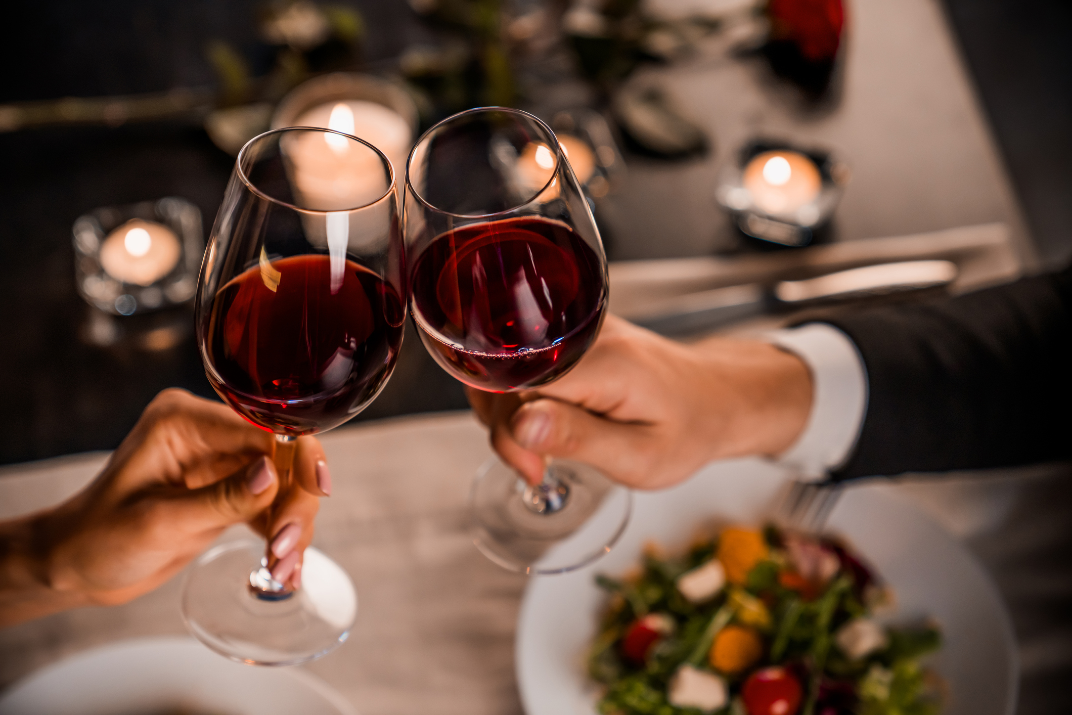 Couple out to dinner toasting wine glasses