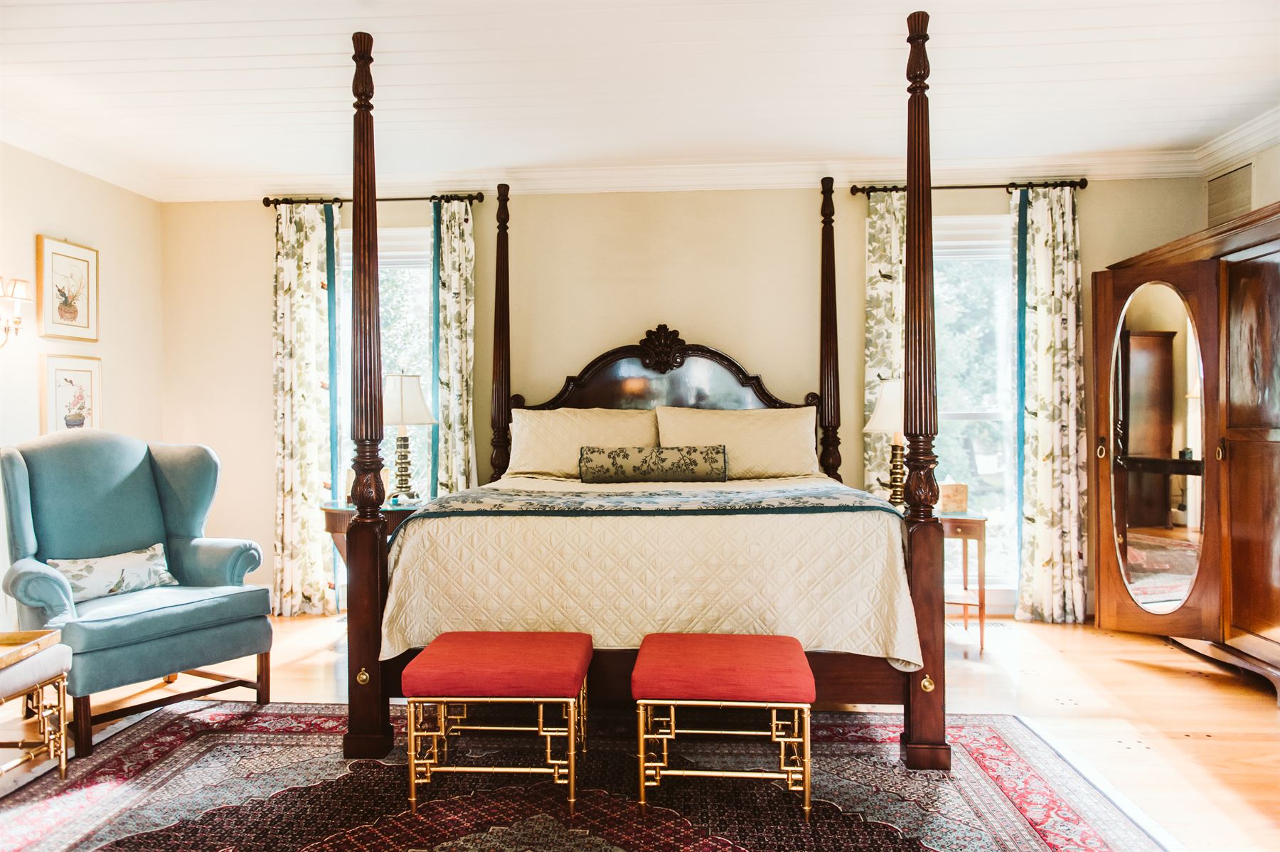 Brittain Room Bed with Stools