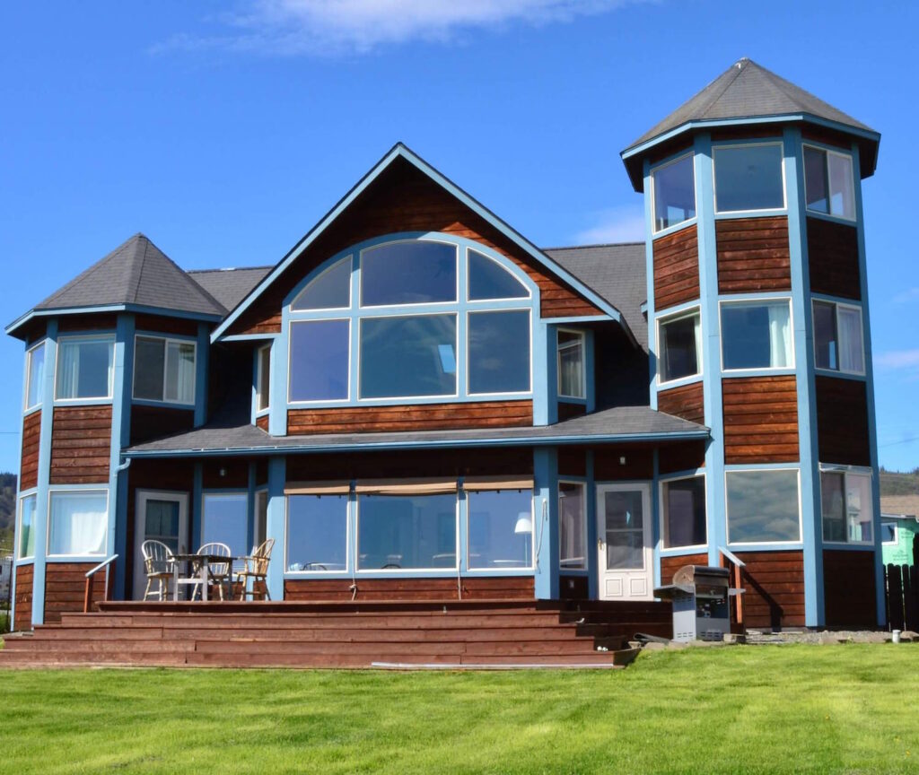 Exterior view of the Seaside Lodge.