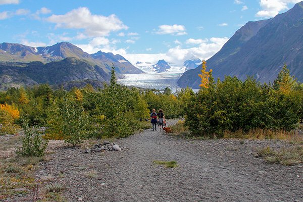 2 people hiking grewingk glacier trail