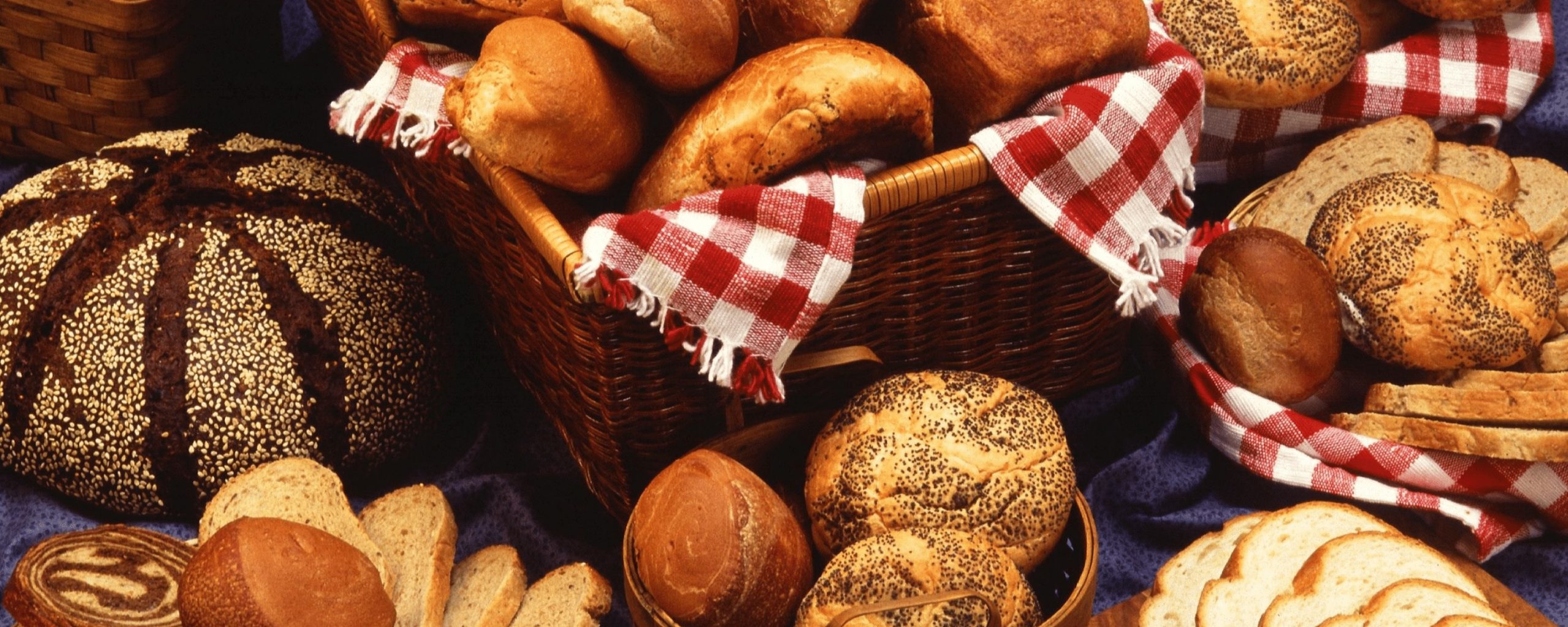 fresh bread on a picnic basket