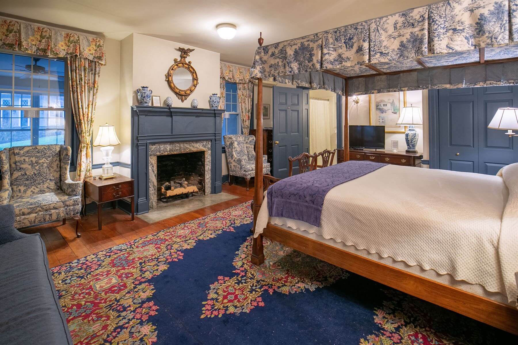 #11 McKinley Room: King Bed