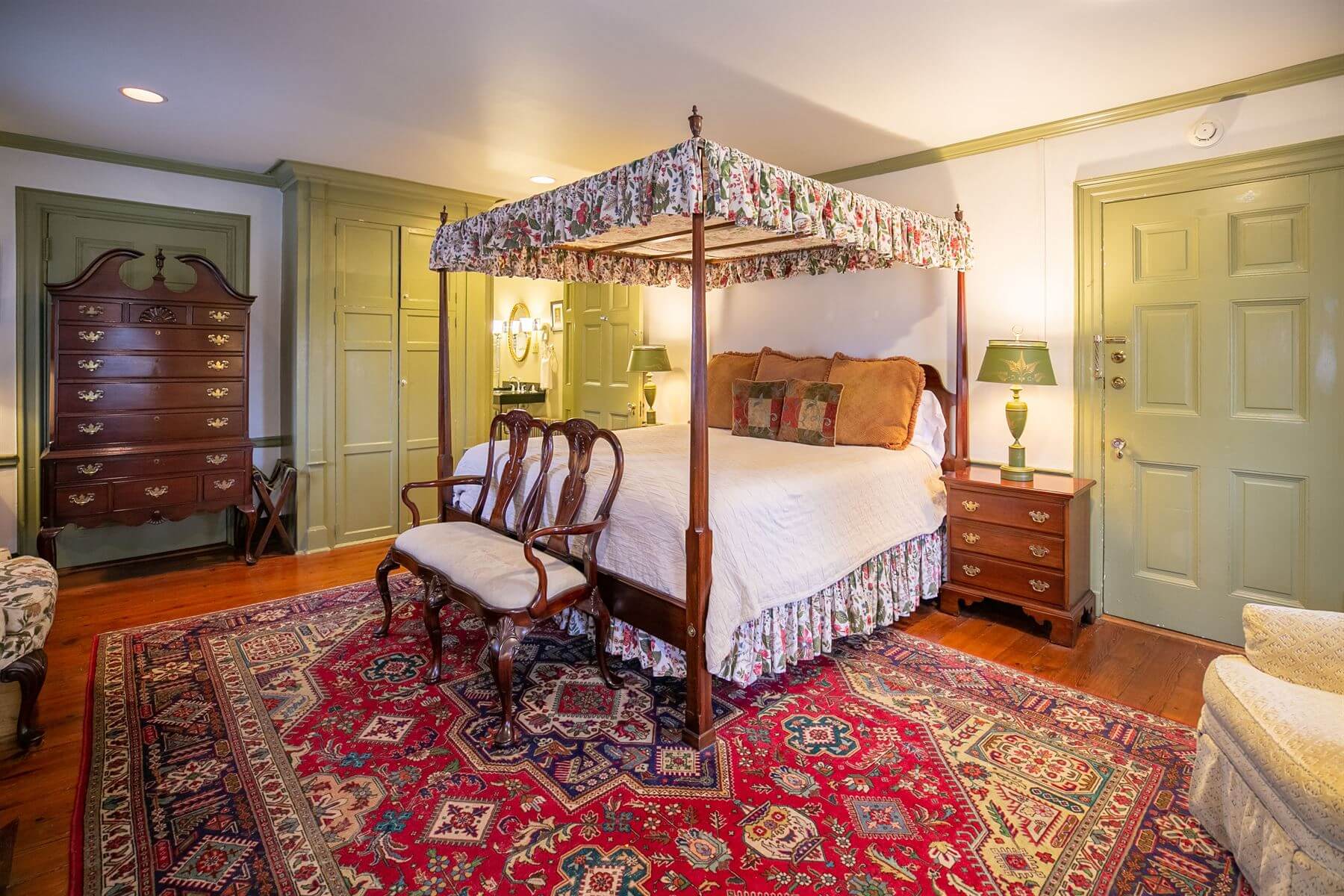 #20 Mary Cameron Room: King Bed