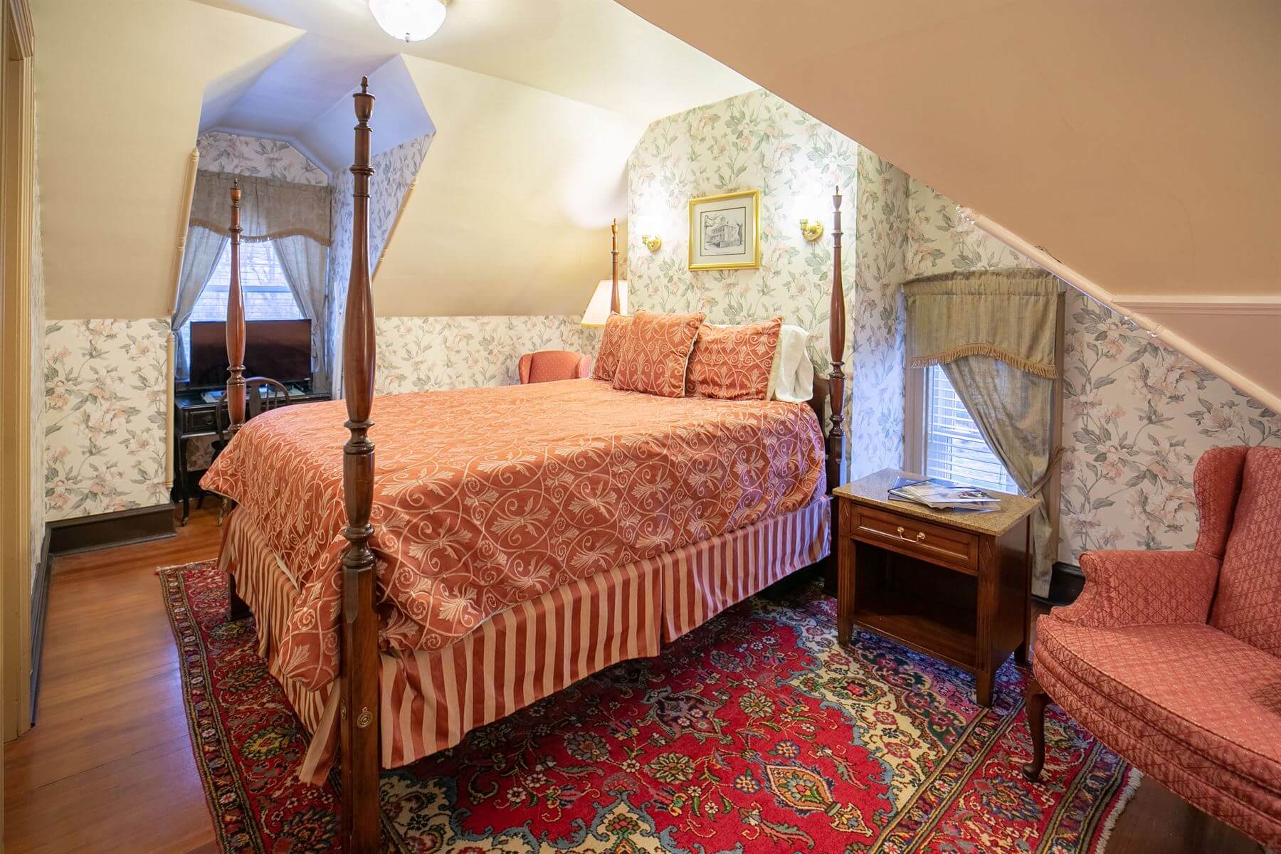 #37 Donegal Garrett Room: Queen Bed