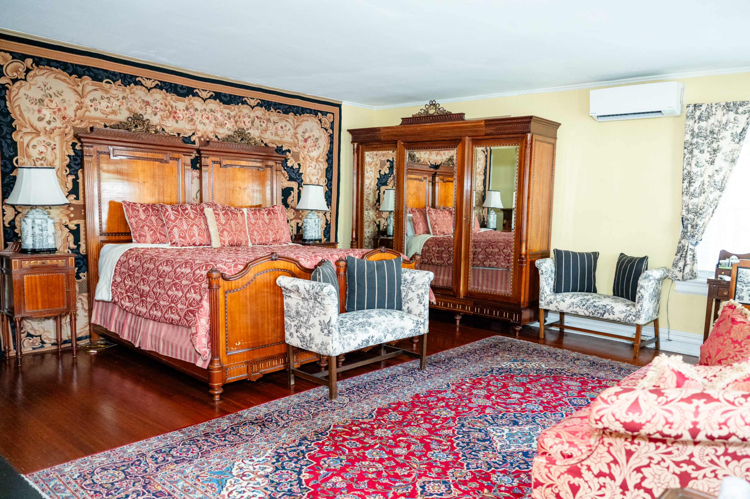 #21 Harvest Room: King Bed