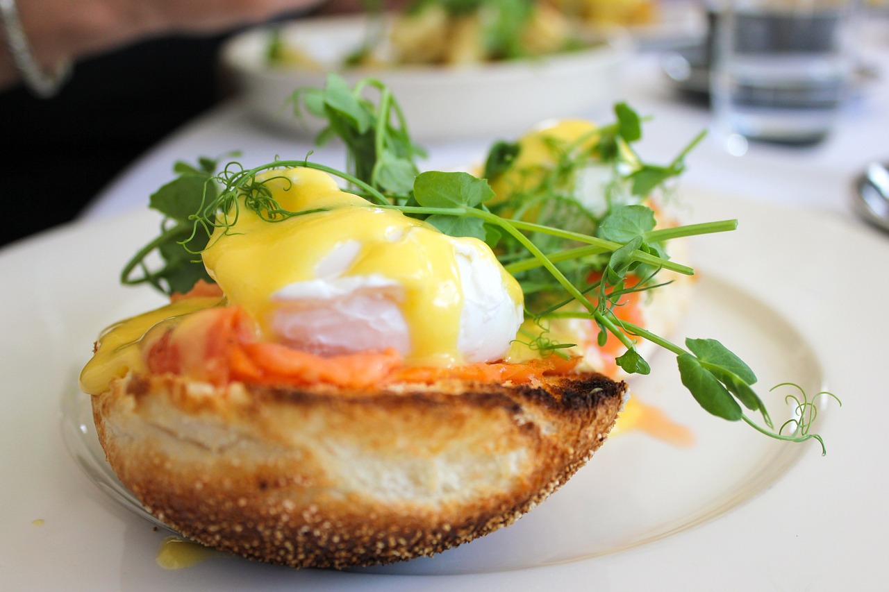 cafe, brunch, eggs on toast-2843009.jpg