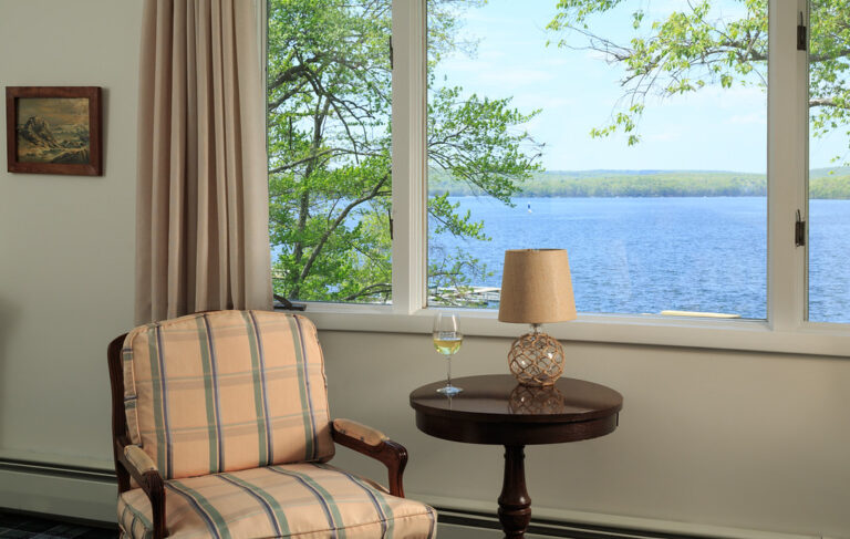 Silver Birches Premium Luxury King Suite - Lake Wallenpaupack Hotel Room