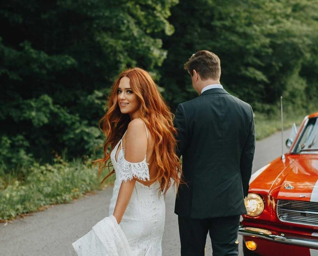 bride with red hair
