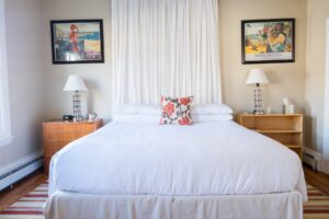 Vintage Restored Rooms in Cape Cod - Woods Hole Inn