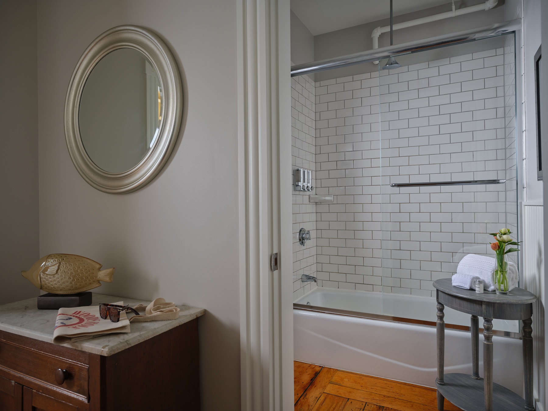 Bathroom with tub - Avery