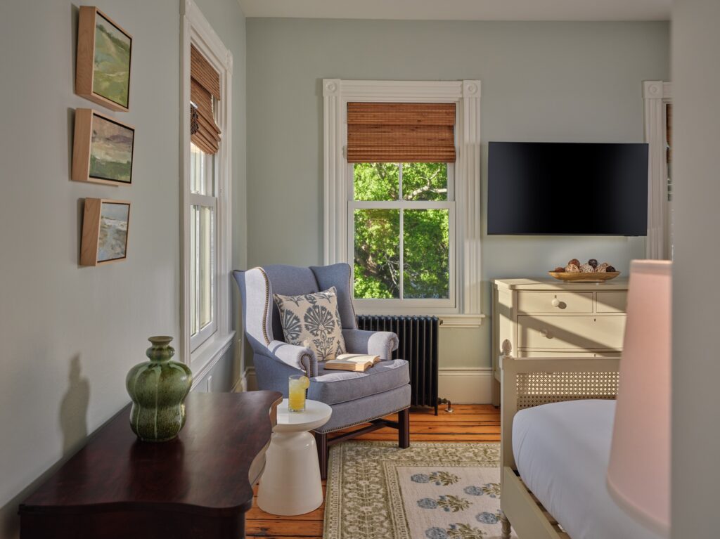 Guest room detail - Nonamessett
