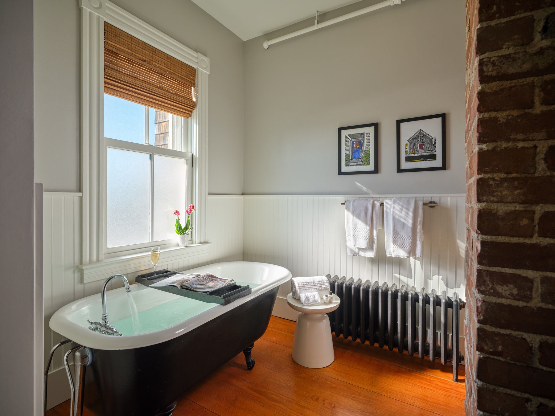 Bathroom tub - Penzance