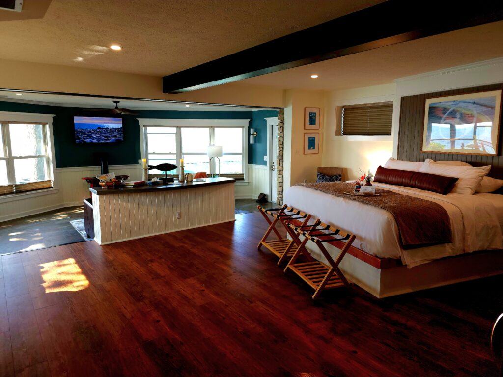 boathouse bed and living area