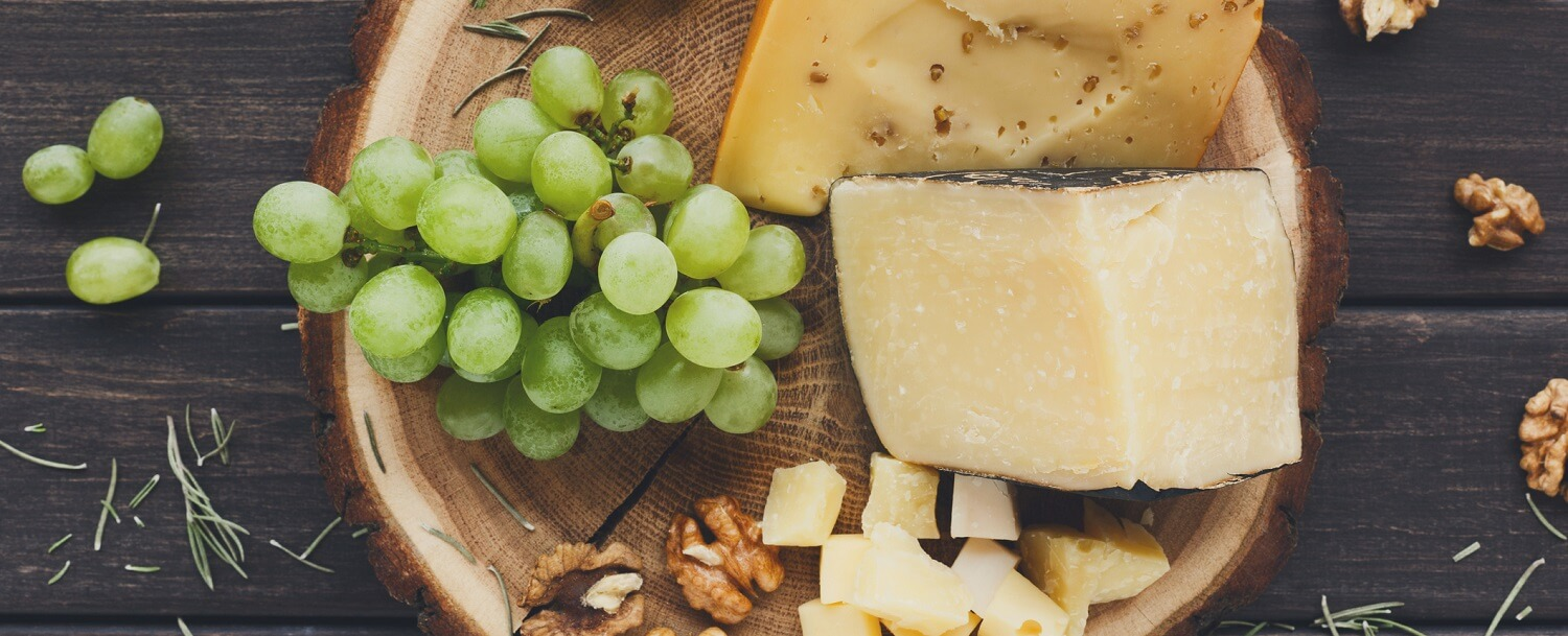Plate with cheese and green grapes