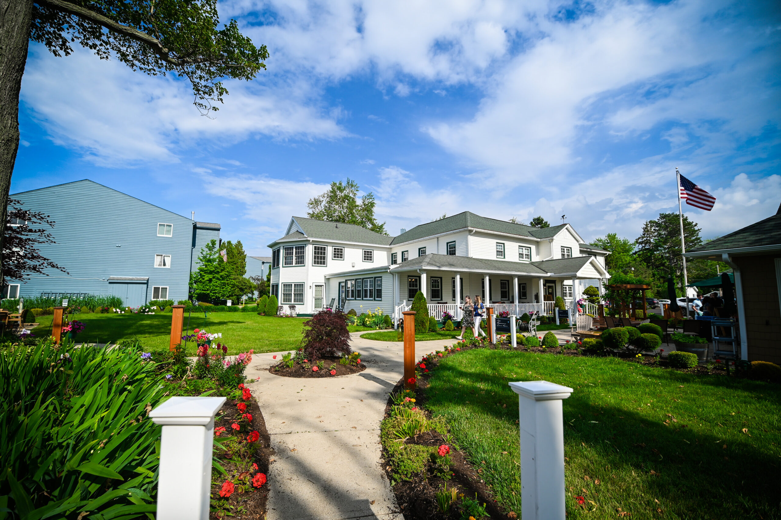 Lakehouse Inn property