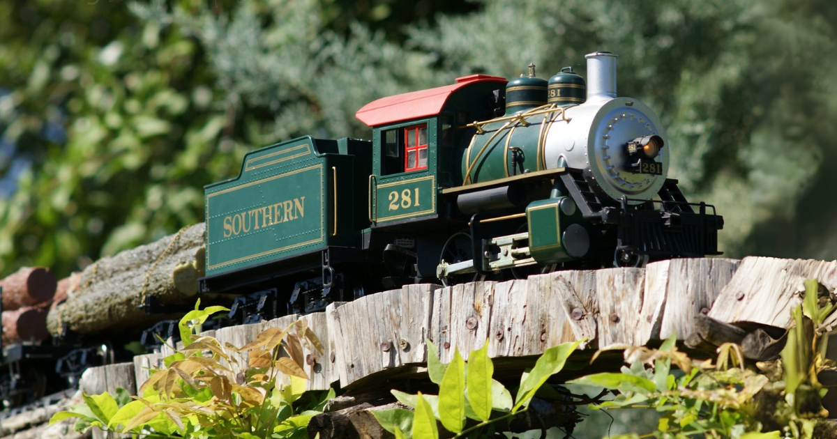 Mineral Wells Weekend Getaway: Clark Gardens Train Show + Retreat Ideas