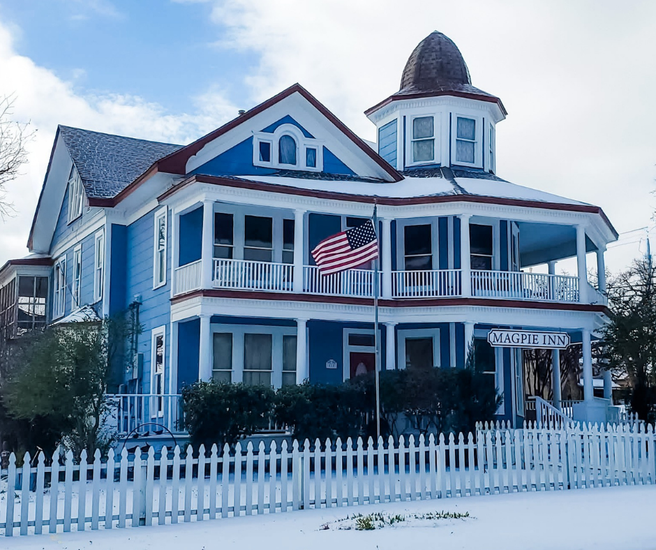 Magpie Inn, Mineral Wells, Texas with snow