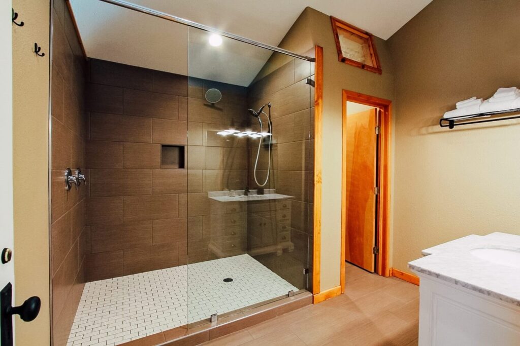 Lodgepole Suite Bathroom