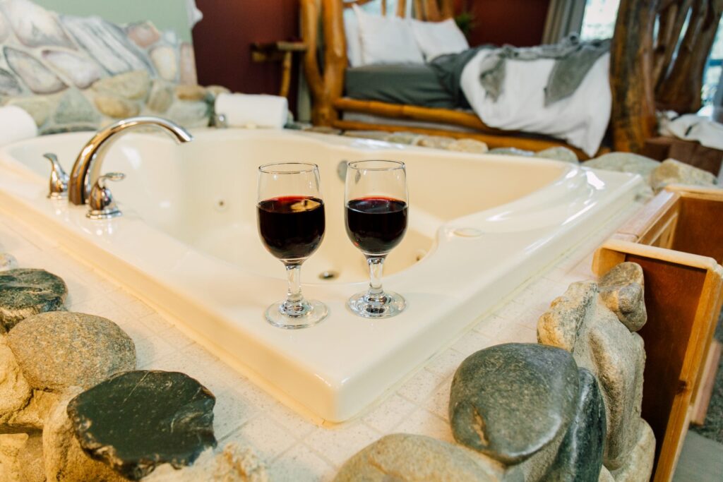 nason suite tub with wine glasses