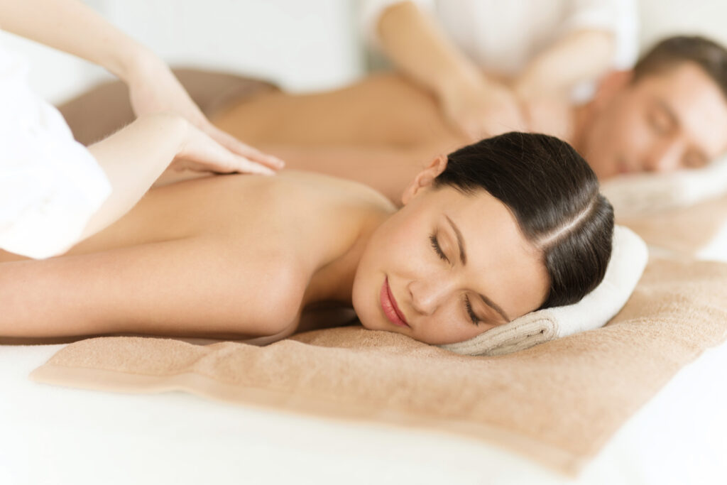 Couples Massage - ThinkstockPhotos-472021927
