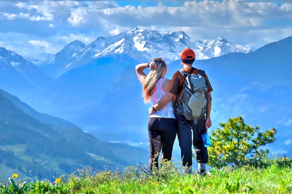 couple hiking in the Cascade Mountains in Washington near Leavenworth.